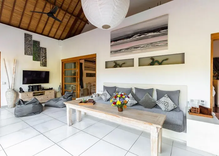 Villa Luxurious Double King W/pool & Wifi+ Carpark
