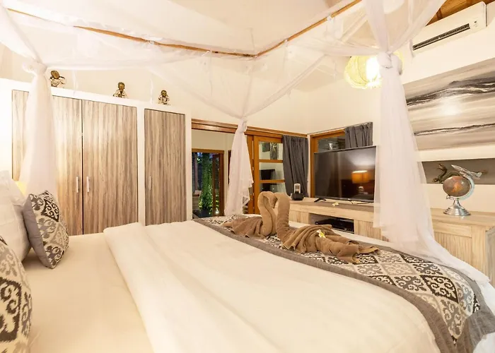 Villa Luxurious Double King W/pool & Wifi+ Carpark Seminyak