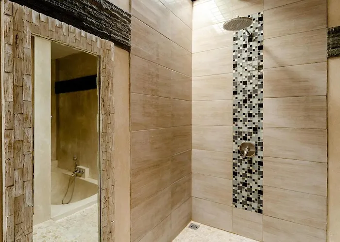 Luxurious Double King W/pool & Wifi+ Carpark