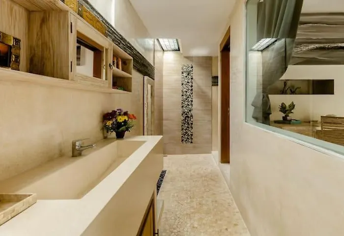 Villa Luxurious Double King W/pool & Wifi+ Carpark *