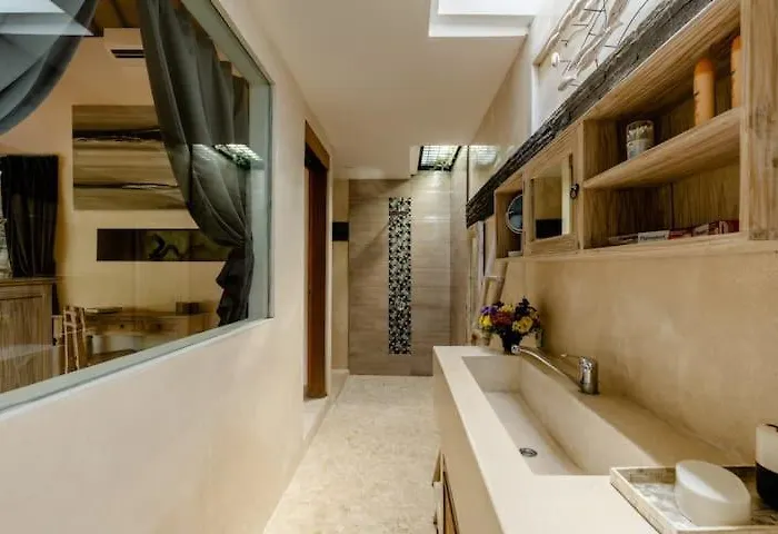 Luxurious Double King W/pool & Wifi+ Carpark Seminyak