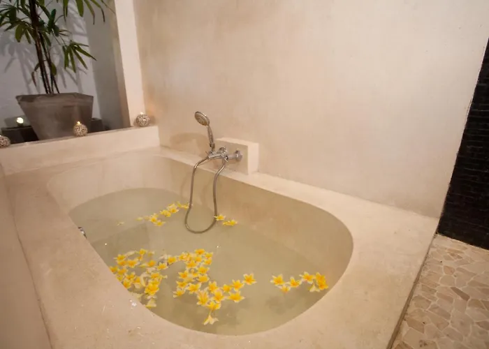 Luxurious Double King W/pool & Wifi+ Carpark *
